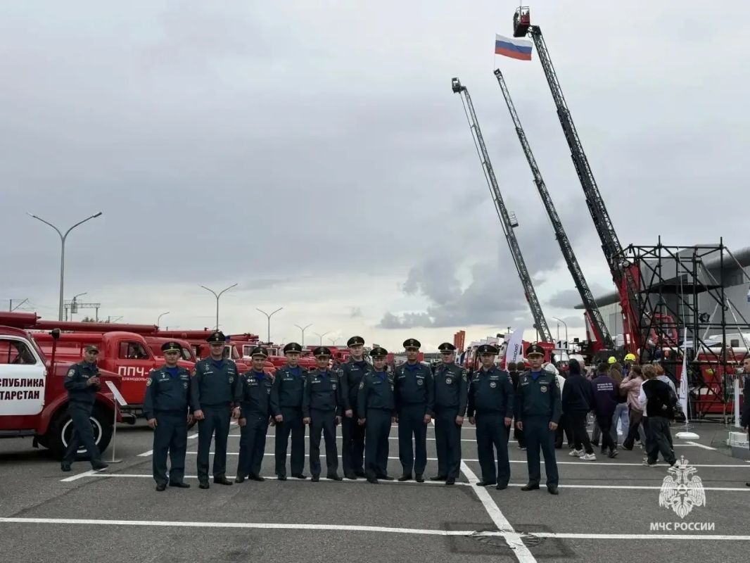 Сотрудники Главного управления МЧС России по Республике Башкортостан приняли участие в Международном салоне «Комплексная безопасность – 2026», который стартовал в Казани Сотрудники Главного управления МЧС России по Республике Башкортостан приняли участие в Международном салоне «Комплексная безопасность – 2026», который стартовал в Казани