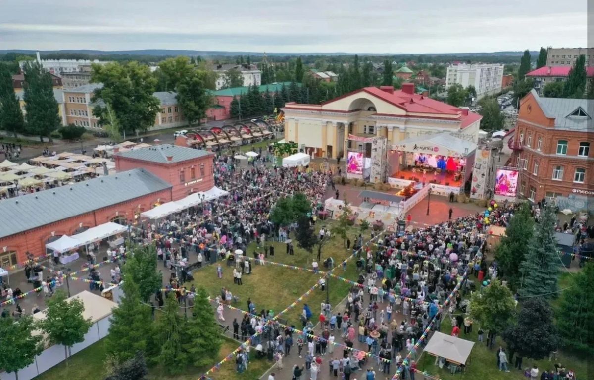 Поздравление главы администрации Эмиля Шаймарданова с юбилеем города Поздравление главы администрации Эмиля Шаймарданова с юбилеем города
