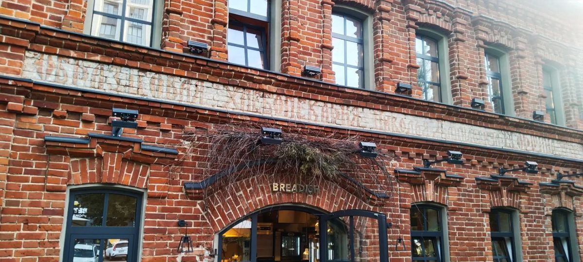 Хлебный дом на Красина. В Уфе, на улице Красина, 46 расположено здание, ставшее одним из примеров успешной реставрации объектов культурного наследия Хлебный дом на Красина. В Уфе, на улице Красина, 46 расположено здание, ставшее одним из примеров успешной реставрации объектов культурного наследия