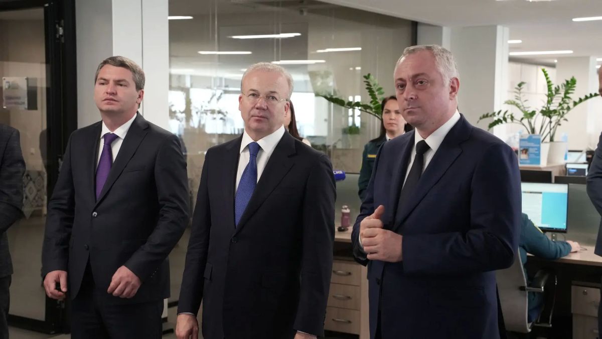 В рамках официального визита в Республику Башкортостан Президент Республики Абхазия Бадра Зурабович Гунба вместе с Премьер-министром Правительства Республики Башкортостан Андреем Геннадьевичем Назаровым посетили Центр... В рамках официального визита в Республику Башкортостан Президент Республики Абхазия Бадра Зурабович Гунба вместе с Премьер-министром Правительства Республики Башкортостан Андреем Геннадьевичем Назаровым посетили Центр...