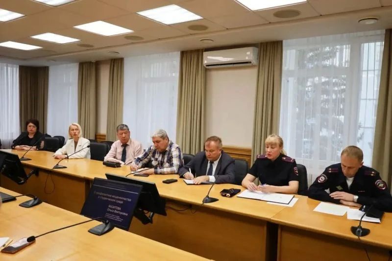 Полицейские Стерлитамака обсудили с педагогами вопросы безопасности студентов и профилактики правонарушений Полицейские Стерлитамака обсудили с педагогами вопросы безопасности студентов и профилактики правонарушений