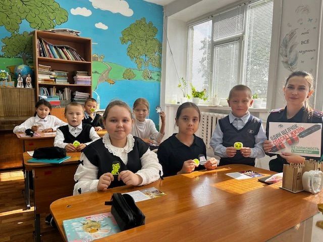 От первоклассников до выпускников: в Качмашевской средней школе прошли масштабные уроки дорожной безопасности От первоклассников до выпускников: в Качмашевской средней школе прошли масштабные уроки дорожной безопасности