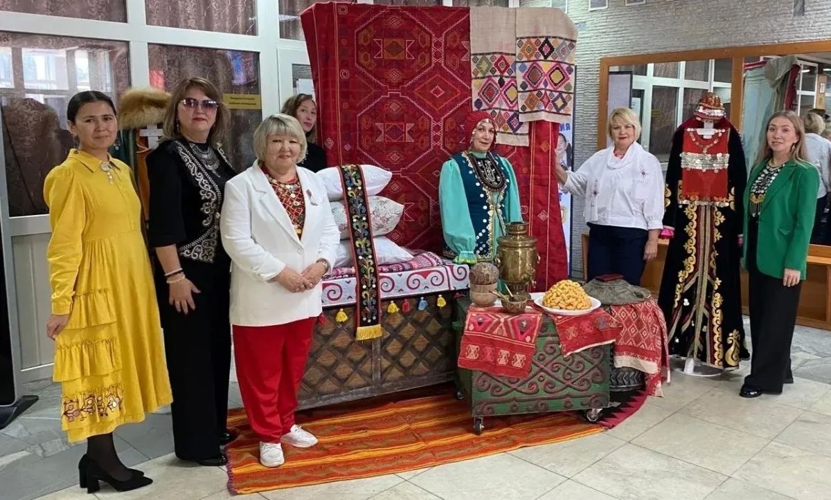 С Стерлитамакском городском Дворце культуры и в театрально-концертном объединении отметили День национального костюма С Стерлитамакском городском Дворце культуры и в театрально-концертном объединении отметили День национального костюма