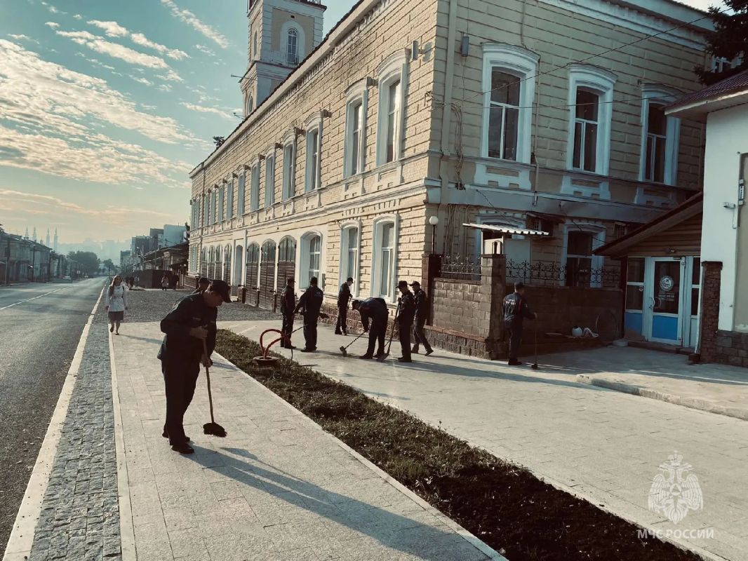 Сегодня прошел первый осенний субботник Сегодня прошел первый осенний субботник