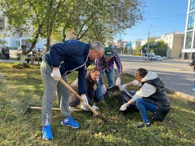 В Уфе прошёл первый осенний общегородской субботник