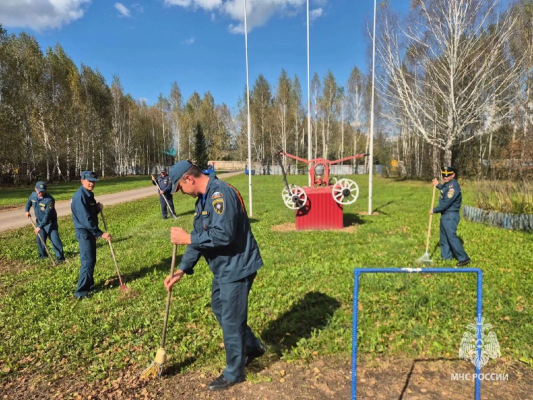 Сегодня прошел первый осенний субботник Сегодня прошел первый осенний субботник