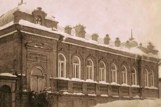 В окружении «Уфимских лип»: дом Поликарповых В окружении «Уфимских лип»: дом Поликарповых