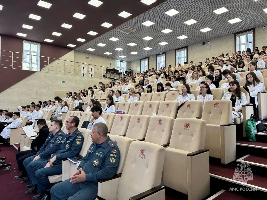 Спасать жизни — их профессия Спасать жизни — их профессия