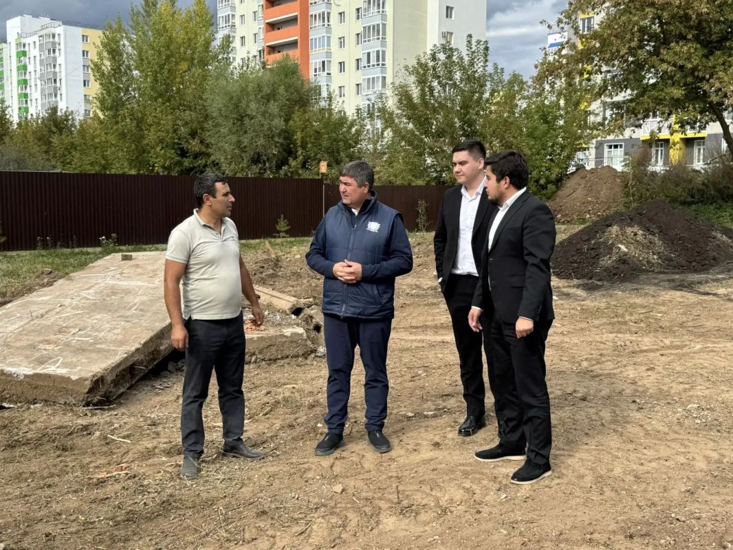 В Кузнецовском затоне на пересечении улиц Геологов и Бородинской закладывается будущий сквер В Кузнецовском затоне на пересечении улиц Геологов и Бородинской закладывается будущий сквер