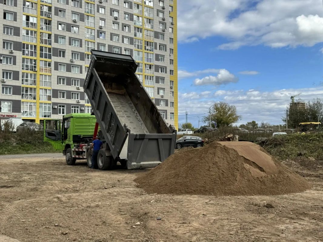 В Кузнецовском затоне на пересечении улиц Геологов и Бородинской закладывается будущий сквер В Кузнецовском затоне на пересечении улиц Геологов и Бородинской закладывается будущий сквер
