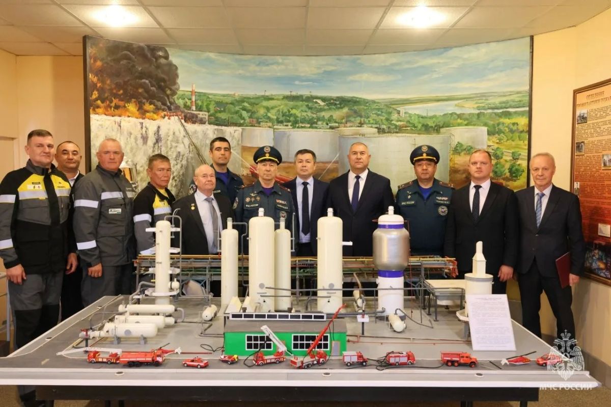 Начальник Главного управления МЧС России по Республике Башкортостан Владимир Горин совместно с заместителем Премьер-министра Правительства республики Иреком Сагитовым проинспектировали работу пожарных подразделений филиала... Начальник Главного управления МЧС России по Республике Башкортостан Владимир Горин совместно с заместителем Премьер-министра Правительства республики Иреком Сагитовым проинспектировали работу пожарных подразделений филиала...