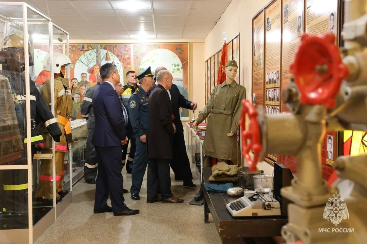 Начальник Главного управления МЧС России по Республике Башкортостан Владимир Горин совместно с заместителем Премьер-министра Правительства республики Иреком Сагитовым проинспектировали работу пожарных подразделений филиала... Начальник Главного управления МЧС России по Республике Башкортостан Владимир Горин совместно с заместителем Премьер-министра Правительства республики Иреком Сагитовым проинспектировали работу пожарных подразделений филиала...