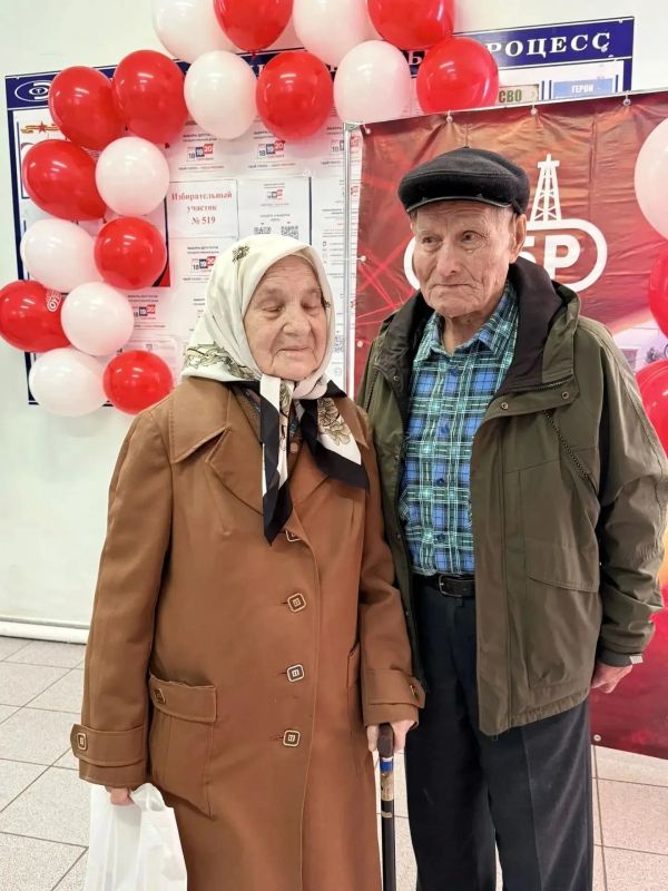 В пример молодым!. Антонина Фёдоровна (97 лет) пришла на избирательный участок в Русском драматическом театре Стерлитамака В пример молодым!. Антонина Фёдоровна (97 лет) пришла на избирательный участок в Русском драматическом театре Стерлитамака