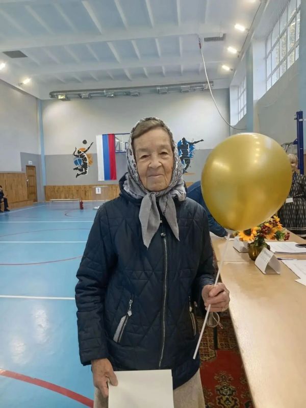 Голосует наше старшее поколение Голосует наше старшее поколение