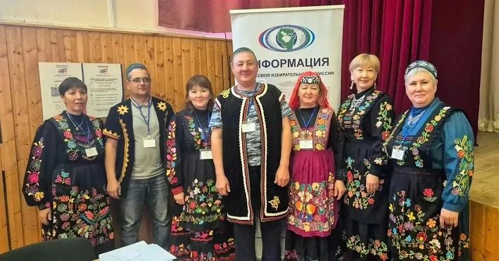 В Белокатайском районе члены участковой избирательной комиссии надели национальные костюмы