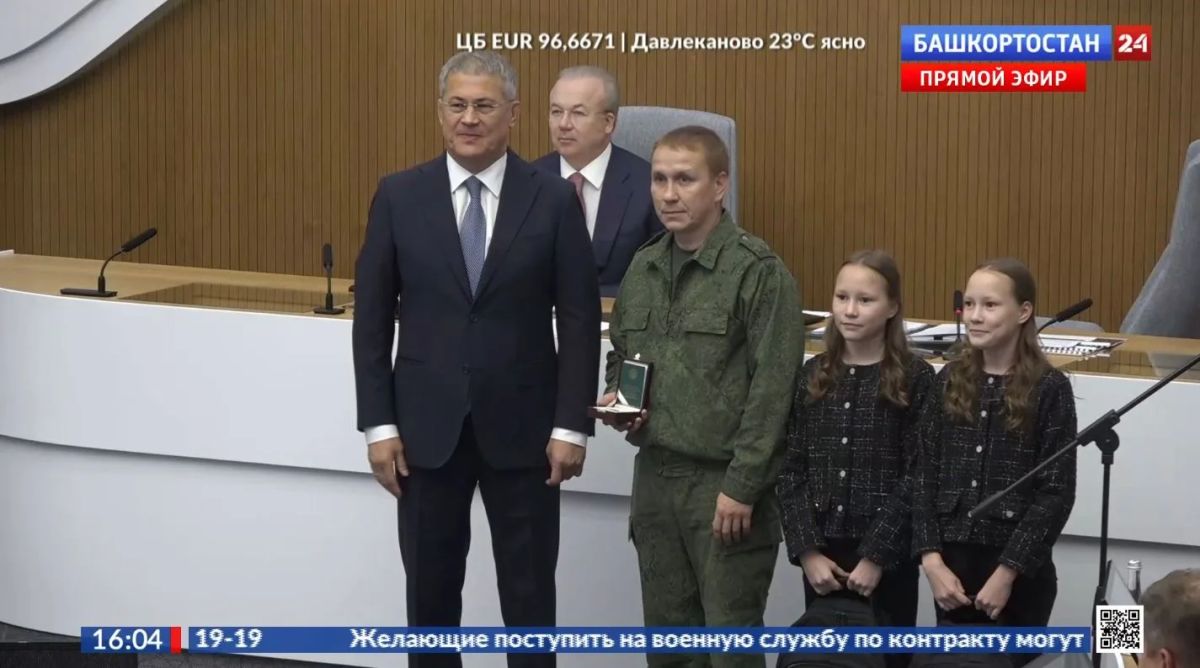Глава Башкортостана Радий Хабиров вручил бойцам СВО ордена генерала Шаймуратова Глава Башкортостана Радий Хабиров вручил бойцам СВО ордена генерала Шаймуратова