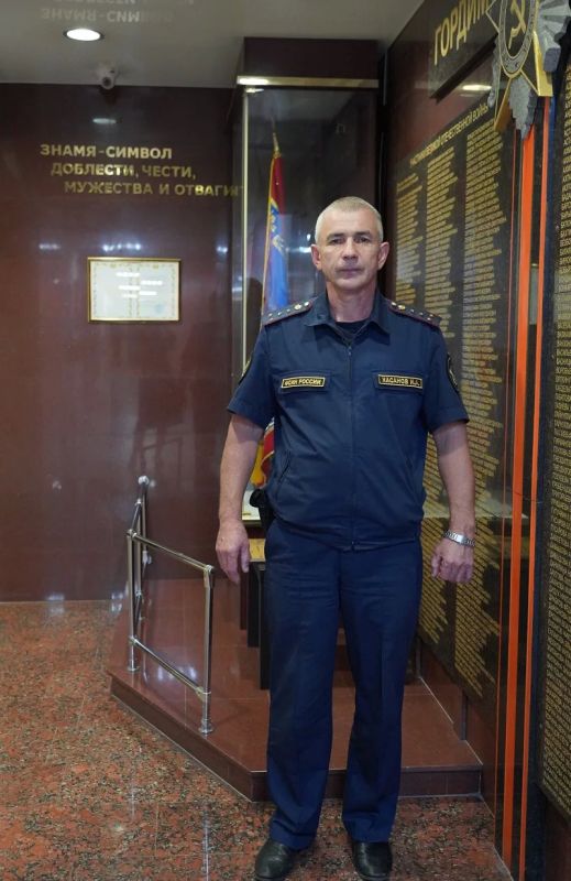 Сотрудник УФСИН спас семью
