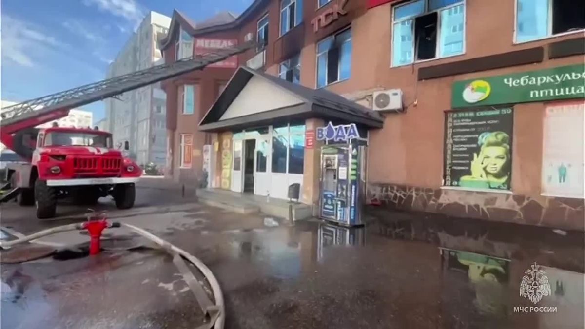 До четырёх возросло число погибших при пожаре в торговом комплексе "Солнечный" в башкирском Стерлитамаке, сообщили в МЧС РФ