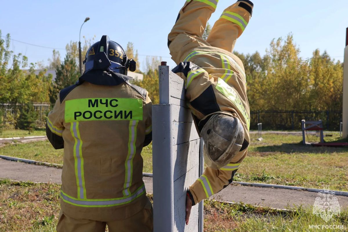 Они сделали это!. Журналисты, представители региональных телерадиокомпаний и печатных изданий, сотрудники Центра управления республикой и пресс-службы Главы Башкортостана прошли пожарный квест в 35 пожарно-спасательной... Они сделали это!. Журналисты, представители региональных телерадиокомпаний и печатных изданий, сотрудники Центра управления республикой и пресс-службы Главы Башкортостана прошли пожарный квест в 35 пожарно-спасательной...
