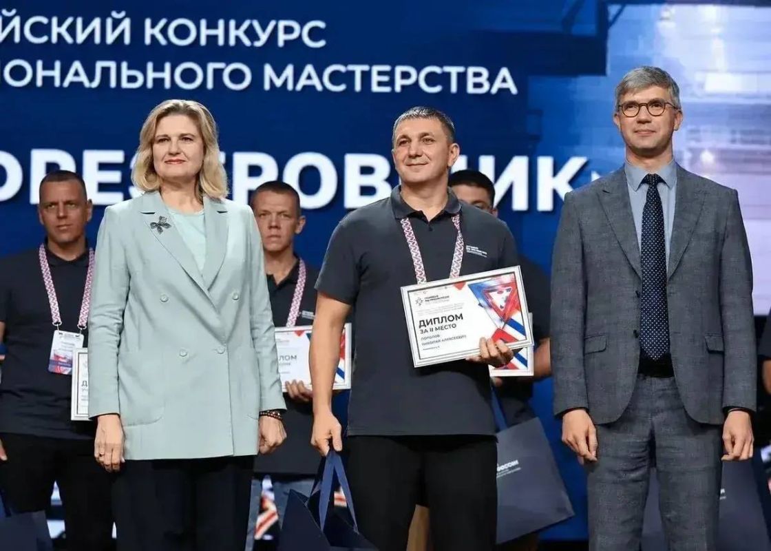 Александр Шельдяев поздравил мастеров из Башкортостана с серебром на Всероссийском конкурсе «Лучший по профессии» в номинациях «Лучший сварщик» и «Лучший фрезеровщик» Александр Шельдяев поздравил мастеров из Башкортостана с серебром на Всероссийском конкурсе «Лучший по профессии» в номинациях «Лучший сварщик» и «Лучший фрезеровщик»