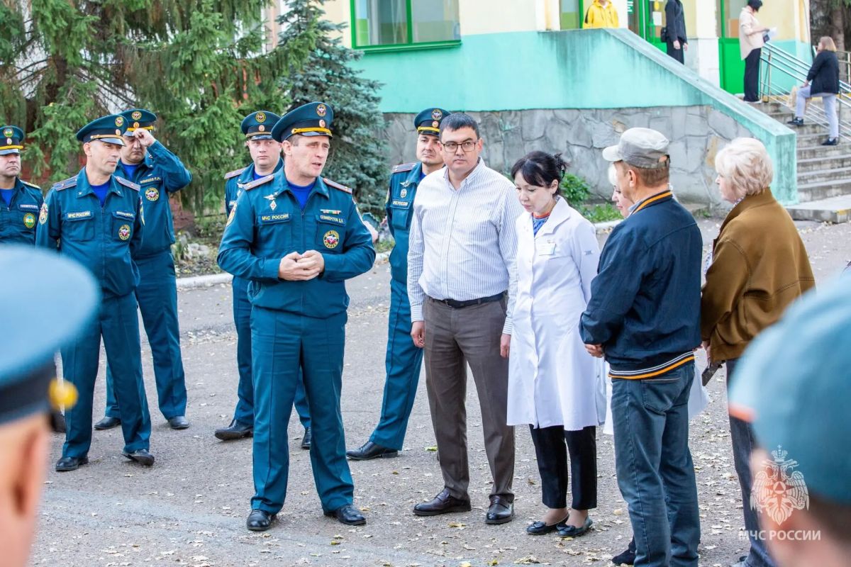 Огнеборцы МЧС России провели пожарно-тактические учения в поликлинике, на автозаправочной станции и в школе! Огнеборцы МЧС России провели пожарно-тактические учения в поликлинике, на автозаправочной станции и в школе!
