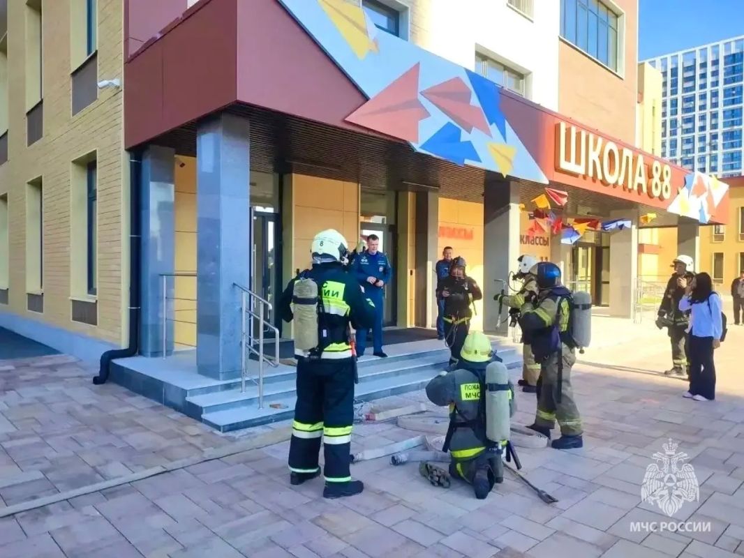 Огнеборцы МЧС России провели пожарно-тактические учения в поликлинике, на автозаправочной станции и в школе! Огнеборцы МЧС России провели пожарно-тактические учения в поликлинике, на автозаправочной станции и в школе!