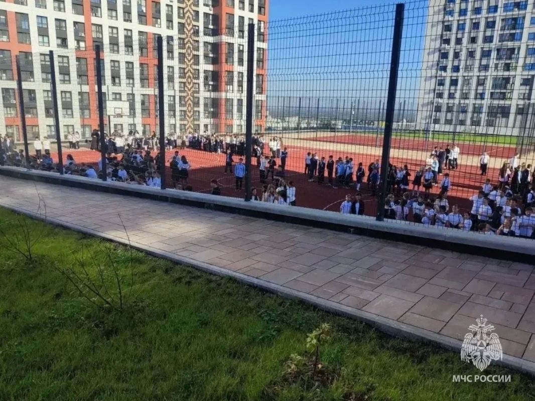 Огнеборцы МЧС России провели пожарно-тактические учения в поликлинике, на автозаправочной станции и в школе! Огнеборцы МЧС России провели пожарно-тактические учения в поликлинике, на автозаправочной станции и в школе!