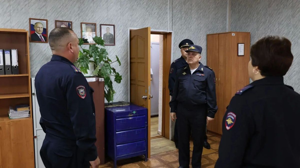 Министр внутренних дел по Республике Башкортостан проверил работу подразделений МВД в Илишевском районе Министр внутренних дел по Республике Башкортостан проверил работу подразделений МВД в Илишевском районе