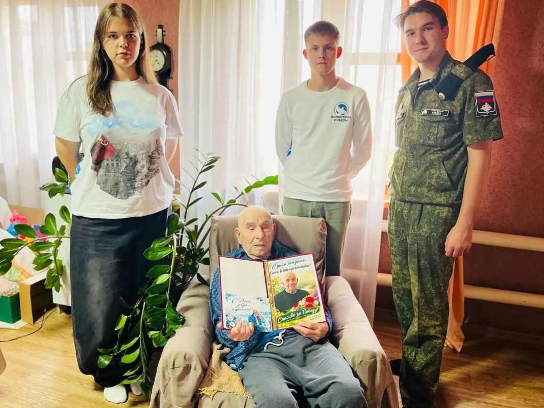Волонтёры Стерлитамака поздравили ветеранов Великой Отечественной войны Волонтёры Стерлитамака поздравили ветеранов Великой Отечественной войны