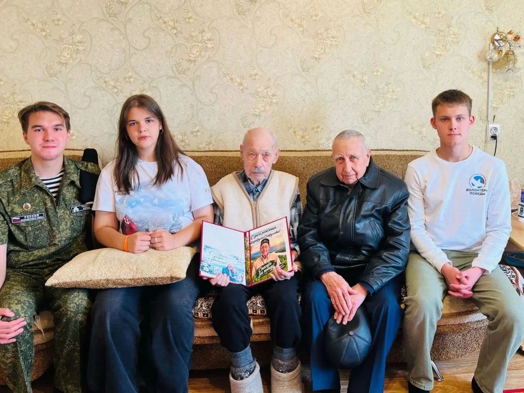 Волонтёры Стерлитамака поздравили ветеранов Великой Отечественной войны Волонтёры Стерлитамака поздравили ветеранов Великой Отечественной войны