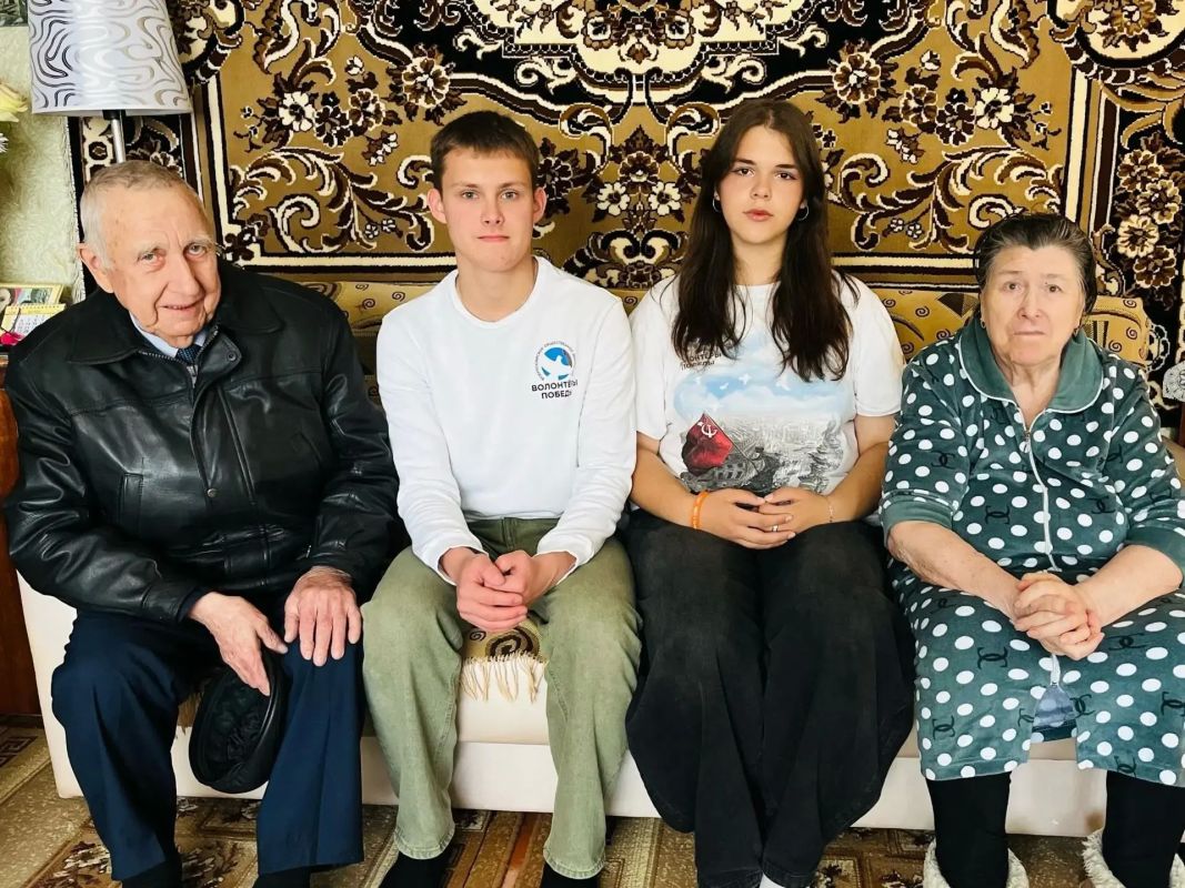 Волонтёры Стерлитамака поздравили ветеранов Великой Отечественной войны Волонтёры Стерлитамака поздравили ветеранов Великой Отечественной войны