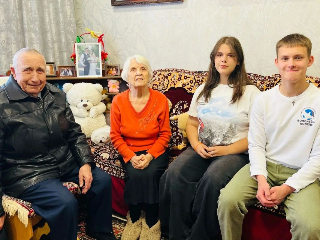 Волонтёры Стерлитамака поздравили ветеранов Великой Отечественной войны