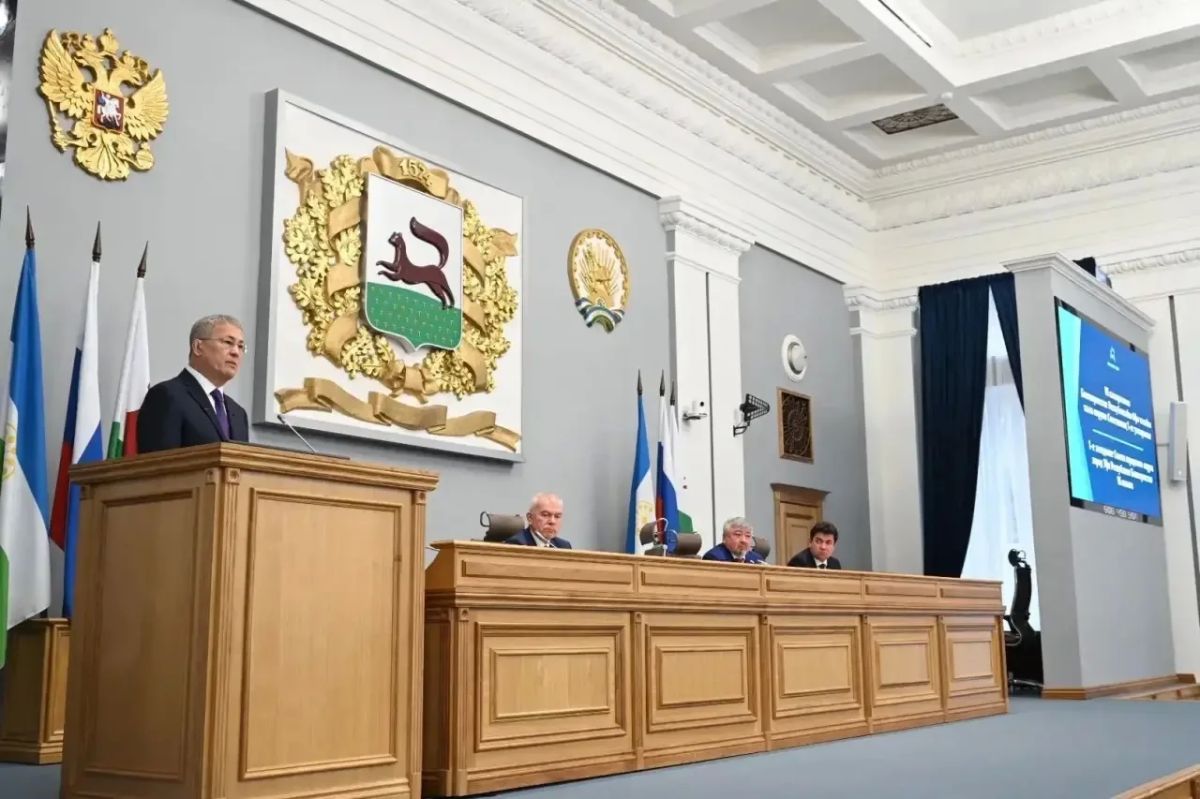 Радий Хабиров: Поздравил депутатов Совета города Уфы шестого созыва с началом работы