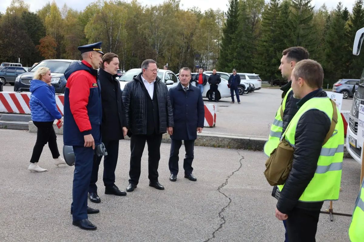 Сегодня в рамках командно-штабных учений провели смотр готовности сил и средств спасательных служб гражданской обороны Сегодня в рамках командно-штабных учений провели смотр готовности сил и средств спасательных служб гражданской обороны