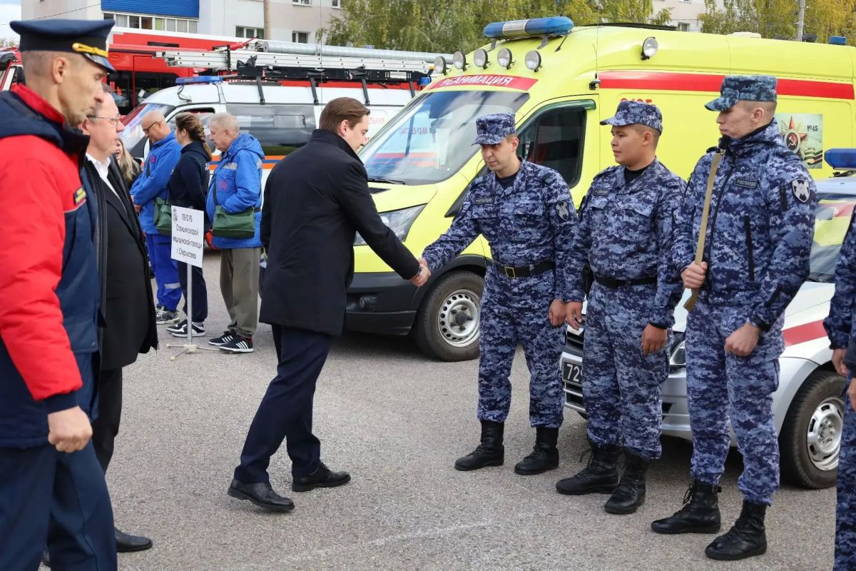 Сегодня в рамках командно-штабных учений провели смотр готовности сил и средств спасательных служб гражданской обороны Сегодня в рамках командно-штабных учений провели смотр готовности сил и средств спасательных служб гражданской обороны