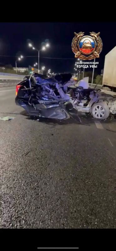 В Уфе «Кадилак» смяло в ДТП с большегрузом