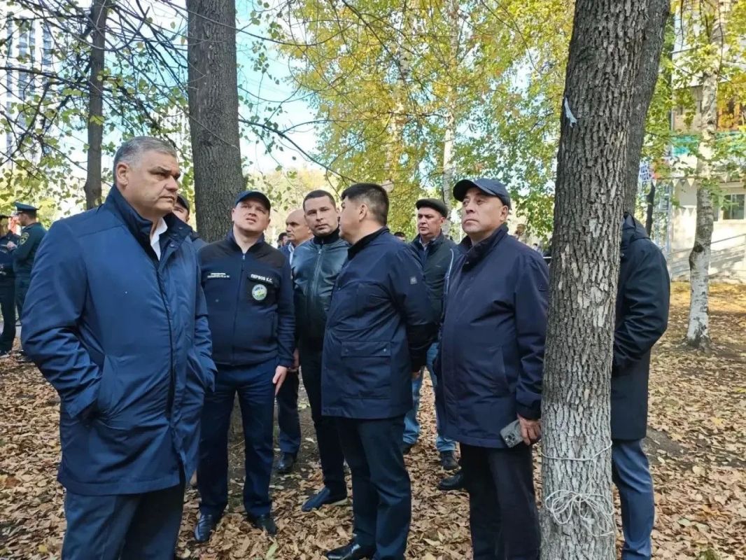 Представители власти прибыли на место пожара на Зорге Представители власти прибыли на место пожара на Зорге