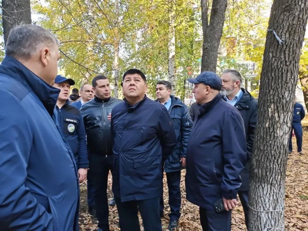 Представители власти прибыли на место пожара на Зорге