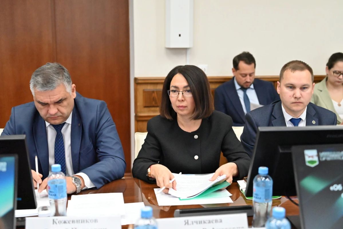 Уфимские депутаты готовятся к заседанию Горсовета Уфимские депутаты готовятся к заседанию Горсовета