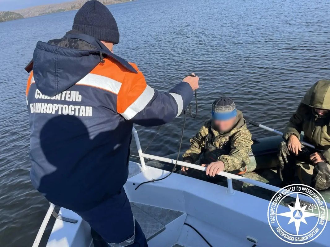 Осень окончательно вступила в свои права: летний зной забыт, пляжи опустели, а вода в реках и озёрах стала холодной Осень окончательно вступила в свои права: летний зной забыт, пляжи опустели, а вода в реках и озёрах стала холодной