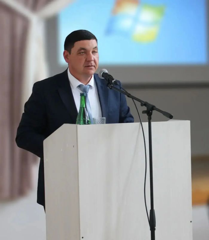На внеочередной сессии районного Совета Ермекеевского района депутаты удовлетворили заявление главы администрации Рустама Алимгафарова о досрочном прекращении полномочий по собственному желанию