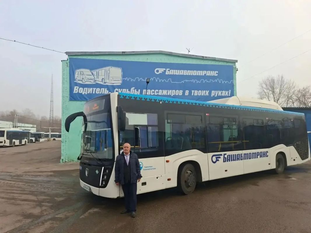 Радий Хабиров: Сегодня свой профессиональный праздник отмечают работники автомобильного и городского пассажирского транспорта Радий Хабиров: Сегодня свой профессиональный праздник отмечают работники автомобильного и городского пассажирского транспорта
