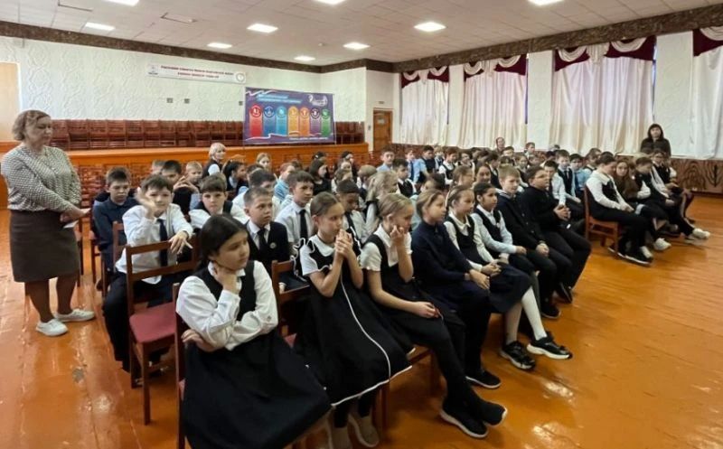 В школе села Николо-Берёзовка сотрудники полиции провели урок безопасности В школе села Николо-Берёзовка сотрудники полиции провели урок безопасности
