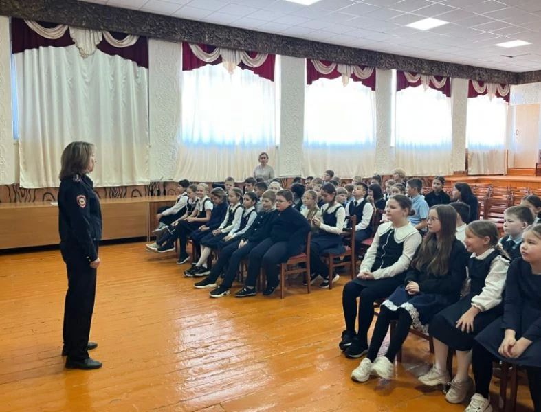 В школе села Николо-Берёзовка сотрудники полиции провели урок безопасности В школе села Николо-Берёзовка сотрудники полиции провели урок безопасности
