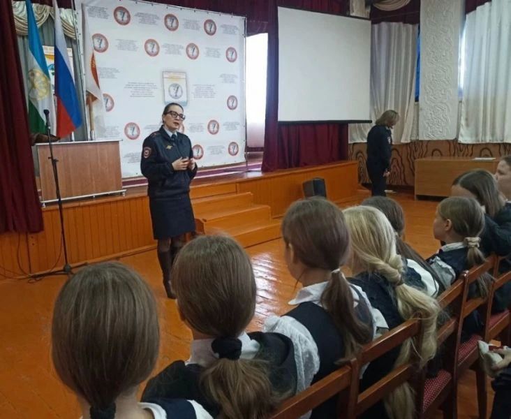 В школе села Николо-Берёзовка сотрудники полиции провели урок безопасности В школе села Николо-Берёзовка сотрудники полиции провели урок безопасности