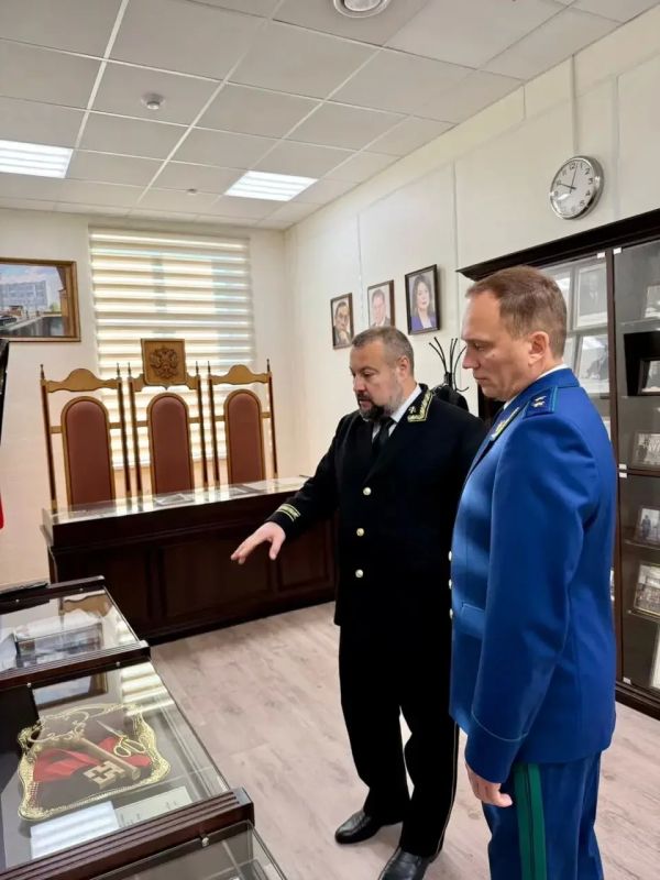 Сегодня, 27 октября 2026 года, состоялась рабочая встреча прокурора Республики Башкортостан Ивана Грибова и председателя Арбитражного суда Республики Башкортостан Николая Архиереева Сегодня, 27 октября 2026 года, состоялась рабочая встреча прокурора Республики Башкортостан Ивана Грибова и председателя Арбитражного суда Республики Башкортостан Николая Архиереева