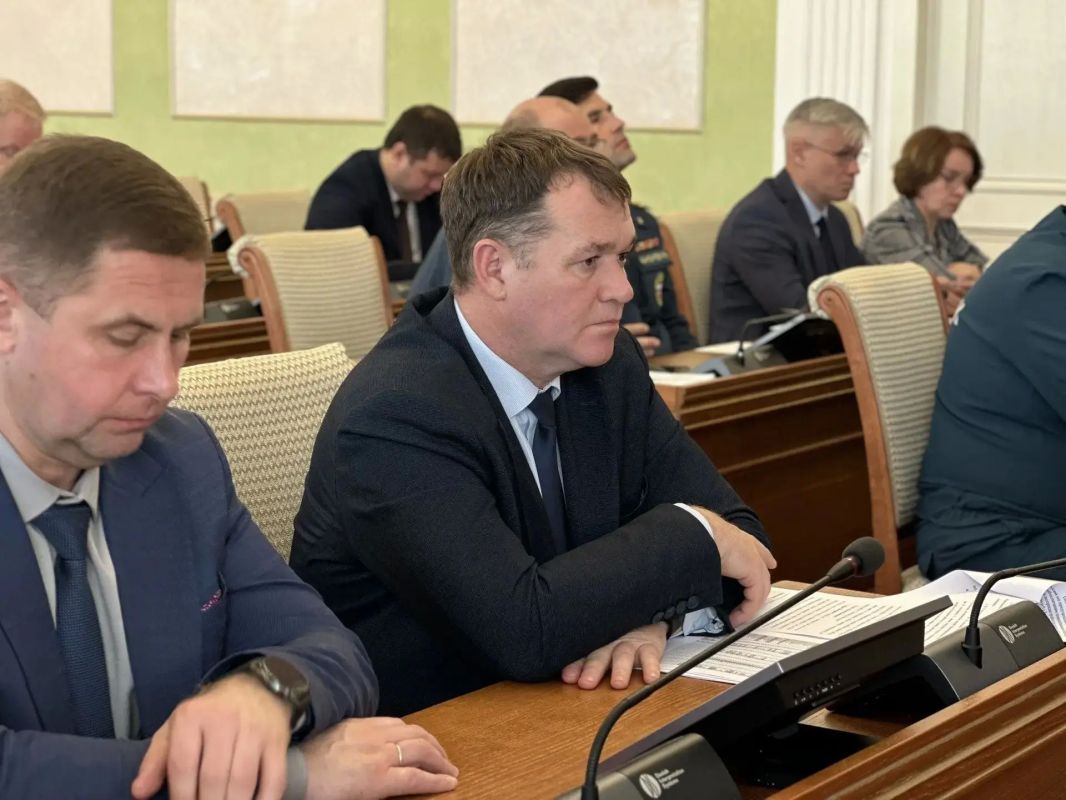 Сегодня в Правительстве Республики Башкортостан прошло заседание Комиссии по предупреждению и ликвидации чрезвычайных ситуаций и обеспечению пожарной безопасности Сегодня в Правительстве Республики Башкортостан прошло заседание Комиссии по предупреждению и ликвидации чрезвычайных ситуаций и обеспечению пожарной безопасности