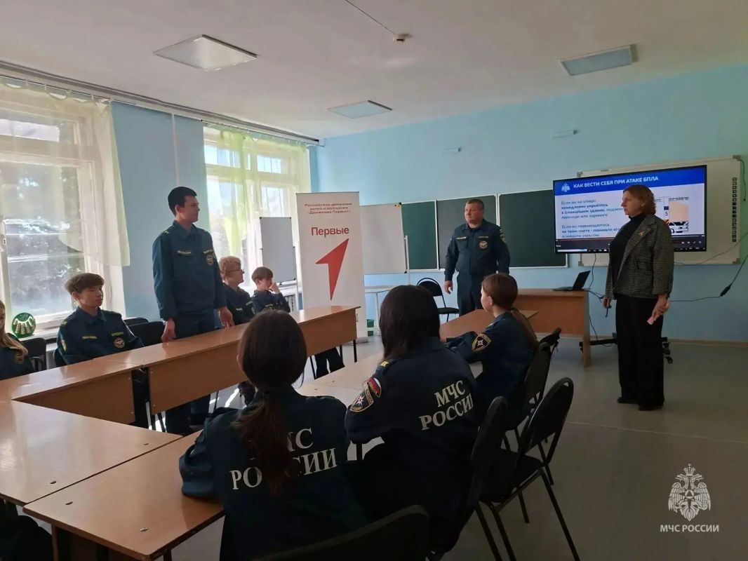 Без паники и по инструкции: сотрудники МЧС России обучают жителей Башкортостана действиям при угрозе БПЛА Без паники и по инструкции: сотрудники МЧС России обучают жителей Башкортостана действиям при угрозе БПЛА