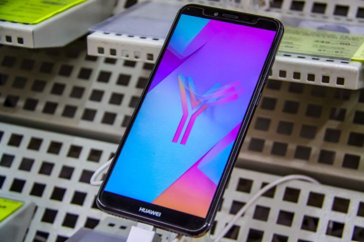 Не держите эти 5 вещей рядом с телефоном: многие даже не догадываются