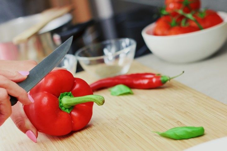 Чем оттереть разделочную доску, чтобы перестала